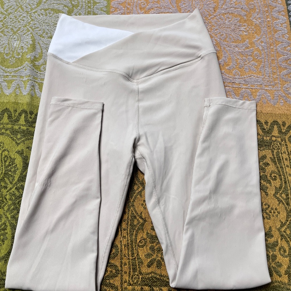 Women's Beige and White Crossover Leggings